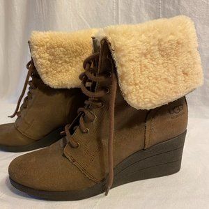 UGG Zea Waterproof Brown Shearling Lined Wedge Sz9
